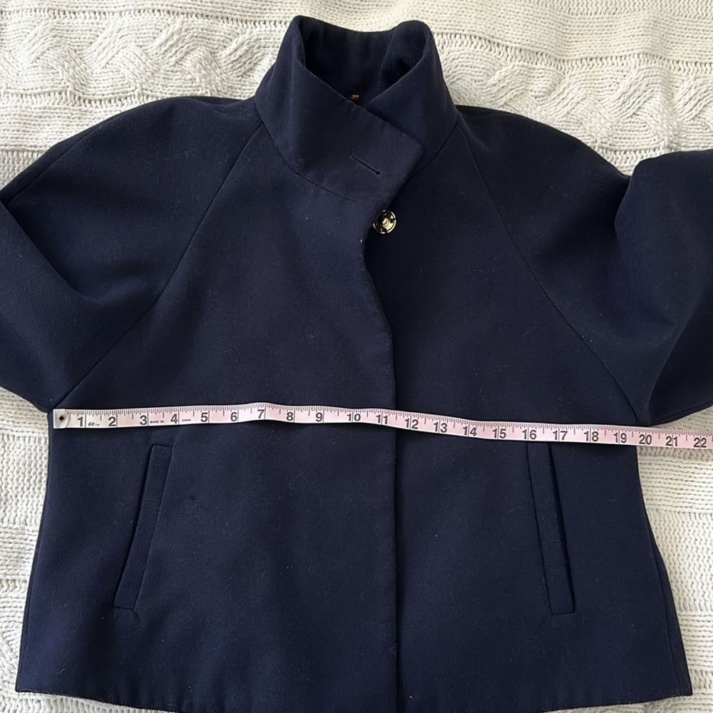 Tahari Navy cape style cropped jacket size medium - Picture 9 of 12
